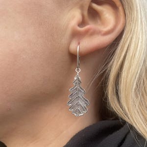 Silver oak leaf earrings, Dangle leaves earrings, Woodland earrings, Boho jewelry with leaf motif, Nature-inspired gifts