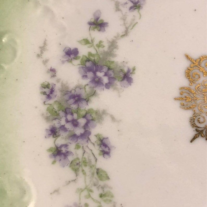 Violet Floral /& Gold Trim Plate Higgins Seiter  c.1865-1915 Karlsbad Austria Scalloped Embossed Green