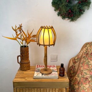 Palo Table Lamp in Rattan Pole Pencil Reed Shade, Mid century modern style, Curve Lamp Shade, Small, Bedrooms, Living Room Table Lamp
