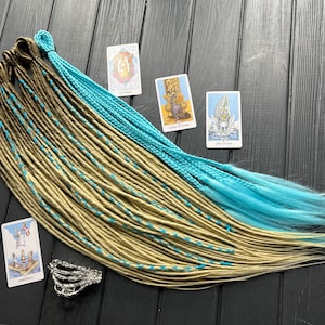 5 DE - 70 DE dünne, gedrehte, synthetische, gedrehte Dreads + Zöpfe, Ombre-braune bis blonde Dreadlocks + blaue Zöpfe, komplettes Set