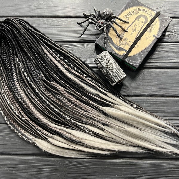 Synthetische Dreads, dünn gedreht + Fischschwanz-Zöpfe, Ombre-Schwarz auf Grautönen in Platin-Boho