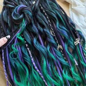 Dreadlocks en laine ombrée bleu sarcelle, émeraude et violet, boucles gothiques noires de style sirène, fabriquées aux États-Unis