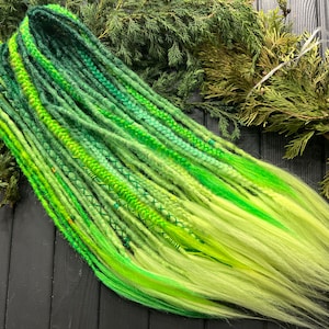 Natürlich aussehende synthetische Dreads + Zöpfe, Fischschwanz-Mix, Ombre-Dunkelgrün, Waldgrün hellgrüner Mojito-Mischung Limette Hellgrün