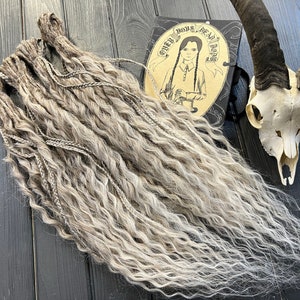 Dreadlocks natuurlijke look synthetische krullen + vlechten kleur Т18/56С mix bruin + licht platina asblond luxe kwaliteit extensions dreadlocks