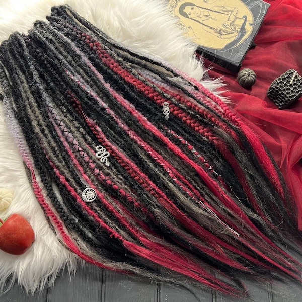 Dreads synthétiques ombrées : tresses en queue de poisson noir-gris-bordeaux