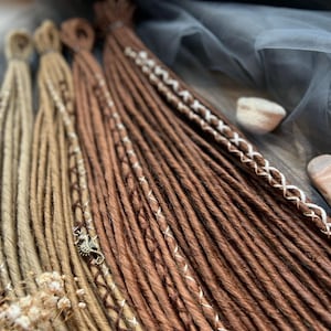 Thin synthetic twisted dread lock shades of natural red rust chestnut sand sugar blond milky bandage gold thread seahorse beads as a gift