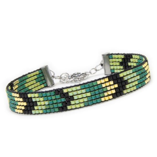 Green bead loom bracelet with beads, wird bracelet, bangle bracelet, wide cuff bracelet, seed bead bracelet, bead cuff bracelet