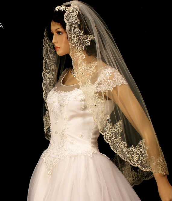 Fingertip Wedding Veil: Silver Alencon Lace, Crystal Edge