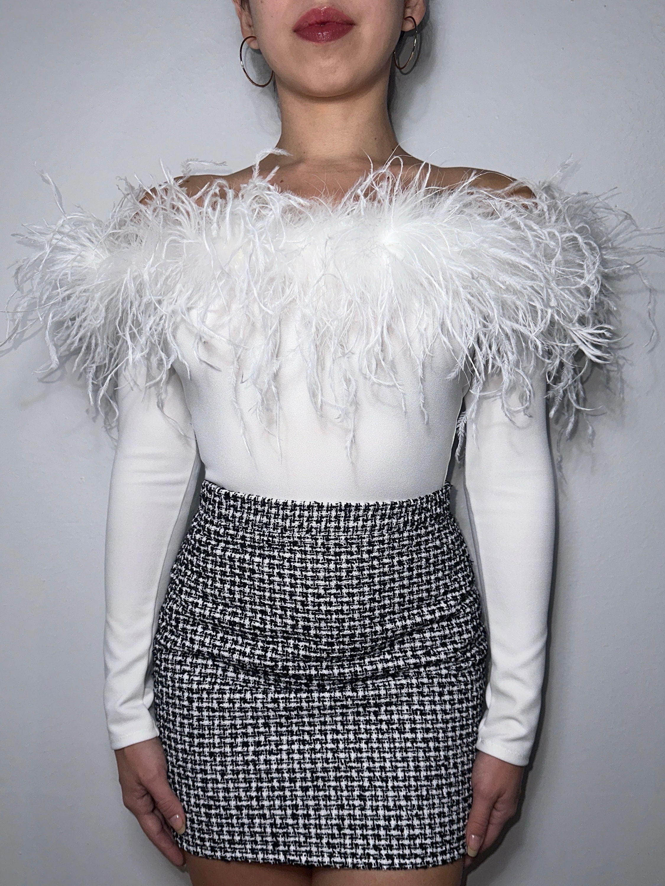 【美品】amerge. feather laceup offshoulder Off the Shoulder Black Long Sleeve Ostrich Feather Bodysuit