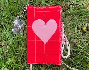 Journal de poche avec couverture matelassée et porte-clés