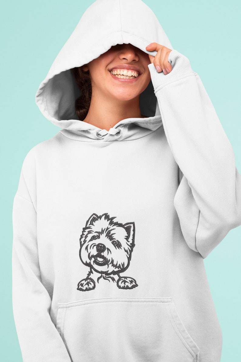 K&ouml;nnte beinhalten: Wei&szlig;er Hoodie mit einer schwarz-wei&szlig;en Illustration eines West Highland White Terriers, der aus der Tasche schaut.