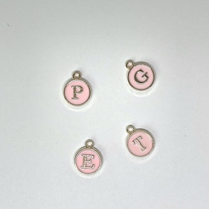 Adorno para tapón antipolvo con letras rosas para Kindle, iPhone, Samsung y teléfono (ENCHUFE NO INCLUIDO)