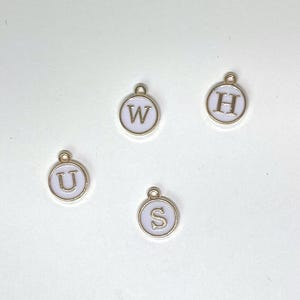 Adorno para tapón antipolvo con letras blancas para Kindle, iPhone, Samsung y teléfono (ENCHUFE NO INCLUIDO)