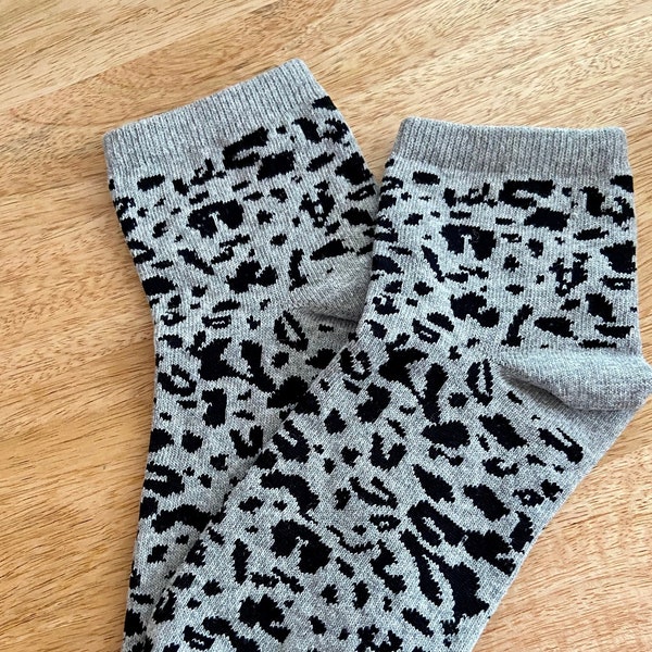 Gray Leopard Ankle Socks | Recycled Cotton/Nylon Blend