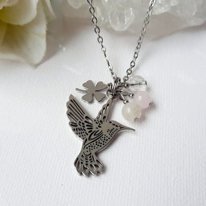 Collier PMA / fertilité / FIV désir grossesse: colibri et trèfle à quatre feuilles, pierre de lune, cristal de roche & quartz rose image 2