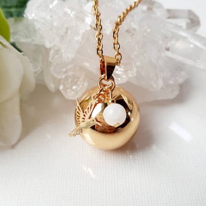 Pregnancy bola, hummingbird, gold-plated musical ball, moonstone and stainless steel chain