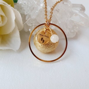 Circled pregnancy bola, sandblasted gold-plated musical ball, “Mini nous” medal, moonstone and gold/gold stainless steel chain
