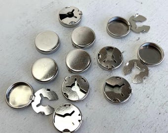 12-delige knoopcover 18 mm - basis om je ontwerpen op te lijmen Opent om over knopen te schuiven Geef je kleding een upgrade