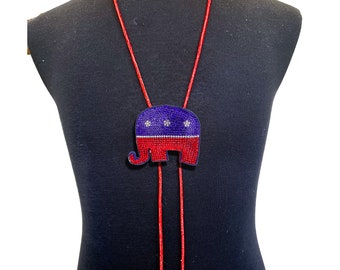 Verstelbare olifantkristal lariatketting Dun kristalkoord. SNOEREN VAN 50 inch . Zilveren punten aan de uiteinden. VERSTELBAAR!  250-jarig jubileum!