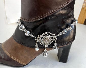 1 stuks zilveren laarssieraden, blingband, inzet zilverkristal in het midden, kristallen bedels eronder, kristallen langs band, grote verlengketting met bedel
