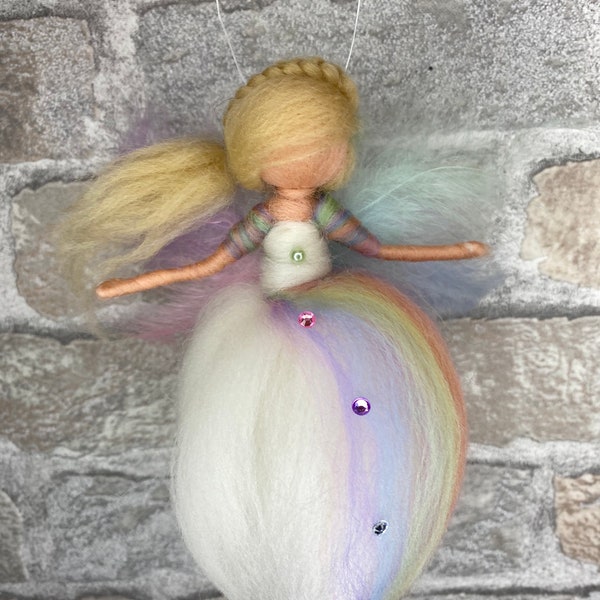 Fluffiges Regenbogen- Einhornelfchen, Einhorn, Fee, Elfe, Filz, Waldorf, Geschenk, Glitzer