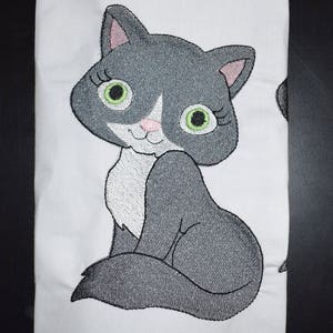 Instant Download: Cute Tuxedo Cat, Kitten Machine Embroidery Design 4 sizes