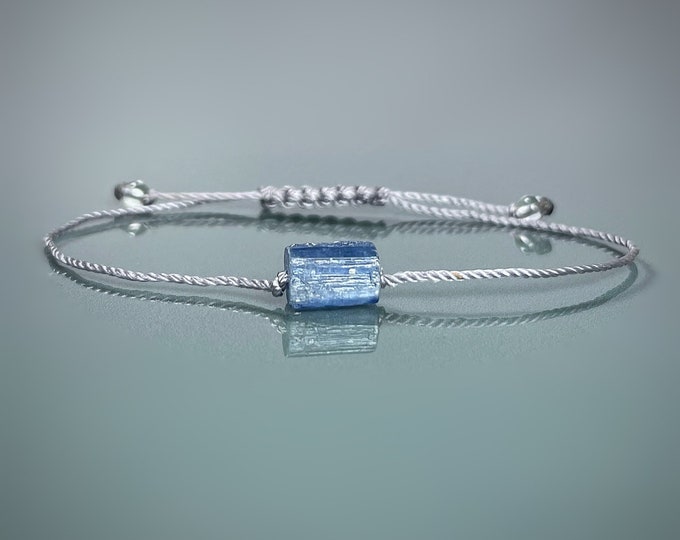 Raw Kyanite Bracelet Information Card. Minimalistic. High Vibrational Energy. Chakra Balance. Intuition. Blue Kyanite. Meditation Bracelet.