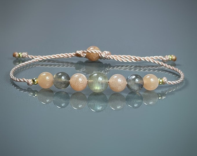Sunstone & Labradorite Gemstone Bracelet. AA+ Grade Spectrolite. Rainbow Flashes. Intuition, Meditation. Magical Powers. Energy. Happiness.