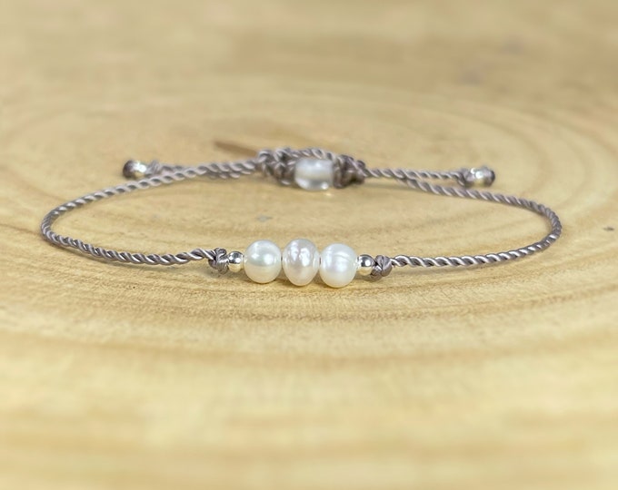 Freshwater Pearl Bracelet. June Birthstone Gift. Minimalistic. Nurturing Stone. Purity. Strength. Incl Gift Wrap, Pouch & Clip Charm