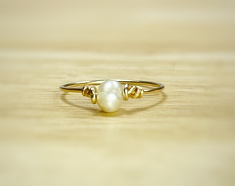 Pearl Ring. June Birthstone Gifts. Birthstone Ring. Incl Gift Box & Card. Pearl Jewelry Gifts for Her. Birthday Gifts For Her. Pinky Ring