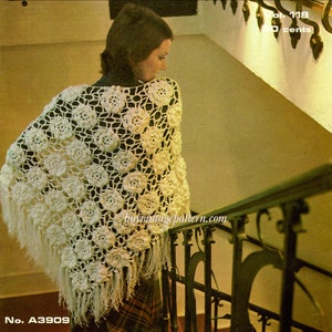 Vintage triangle flower shawl crochet pattern in PDF instant download version , PDF downloadable