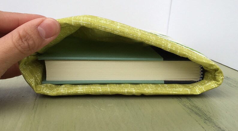 Medium Crocodile Book SleeveE-reader Sleeve