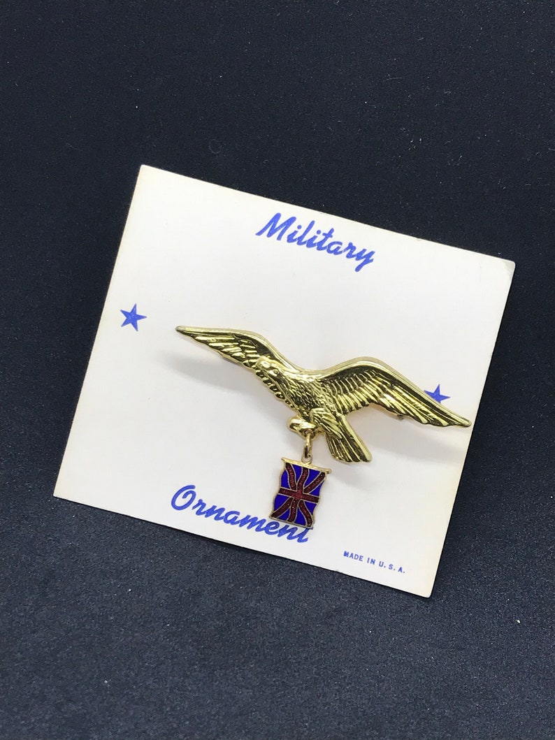 1940/'s Vintage WW2 Military Gold Eagle Holding A Union Jack Flag Brooch