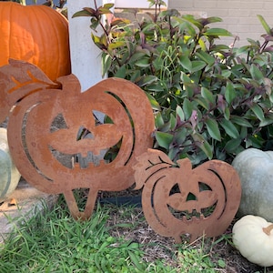 Rusty Pumpkin Yard Art, Pumpkin Garden Decor, Fall Decor, Halloween Decorations, Rustic Yard Stakes