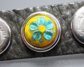 Snap button (upper part) made of glass, lampwork