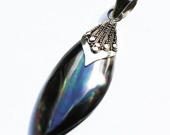 Pendant "Mother of Pearl Black-Rainbow"