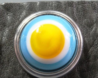 Snap button (upper part) made of glass, lampwork