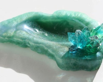 Jewelry dish/ring dish with crystal made of cast resin - resinart