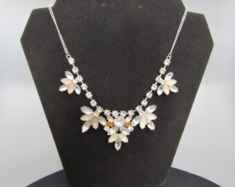 Vintage flower pattern cabochon necklace