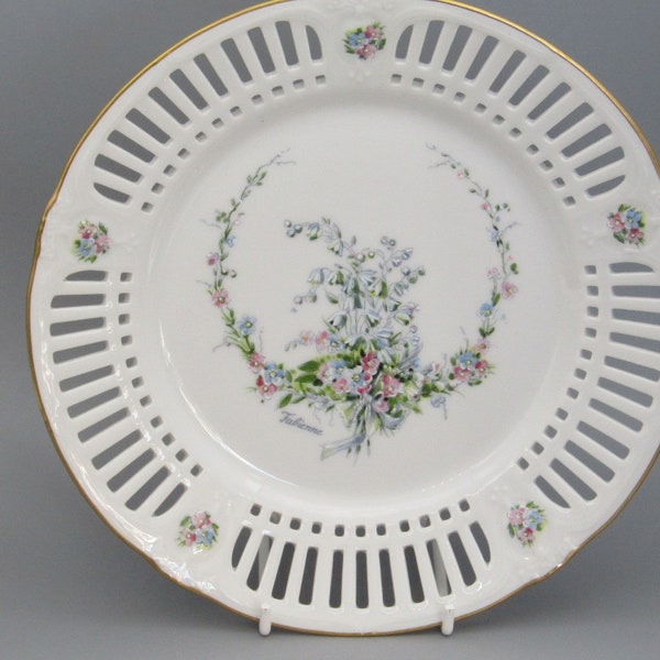 Fabienne collection plate with Floral decoration