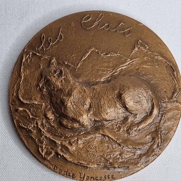 Médaille presse-papier en bronze "Les chats", gravure de Dodie Yencesse d'après l"oeuvre de Colette, Monnaie de Paris, 1987