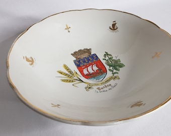 Clamecy earthenware cup "Fluctuat Nec Mergitur"