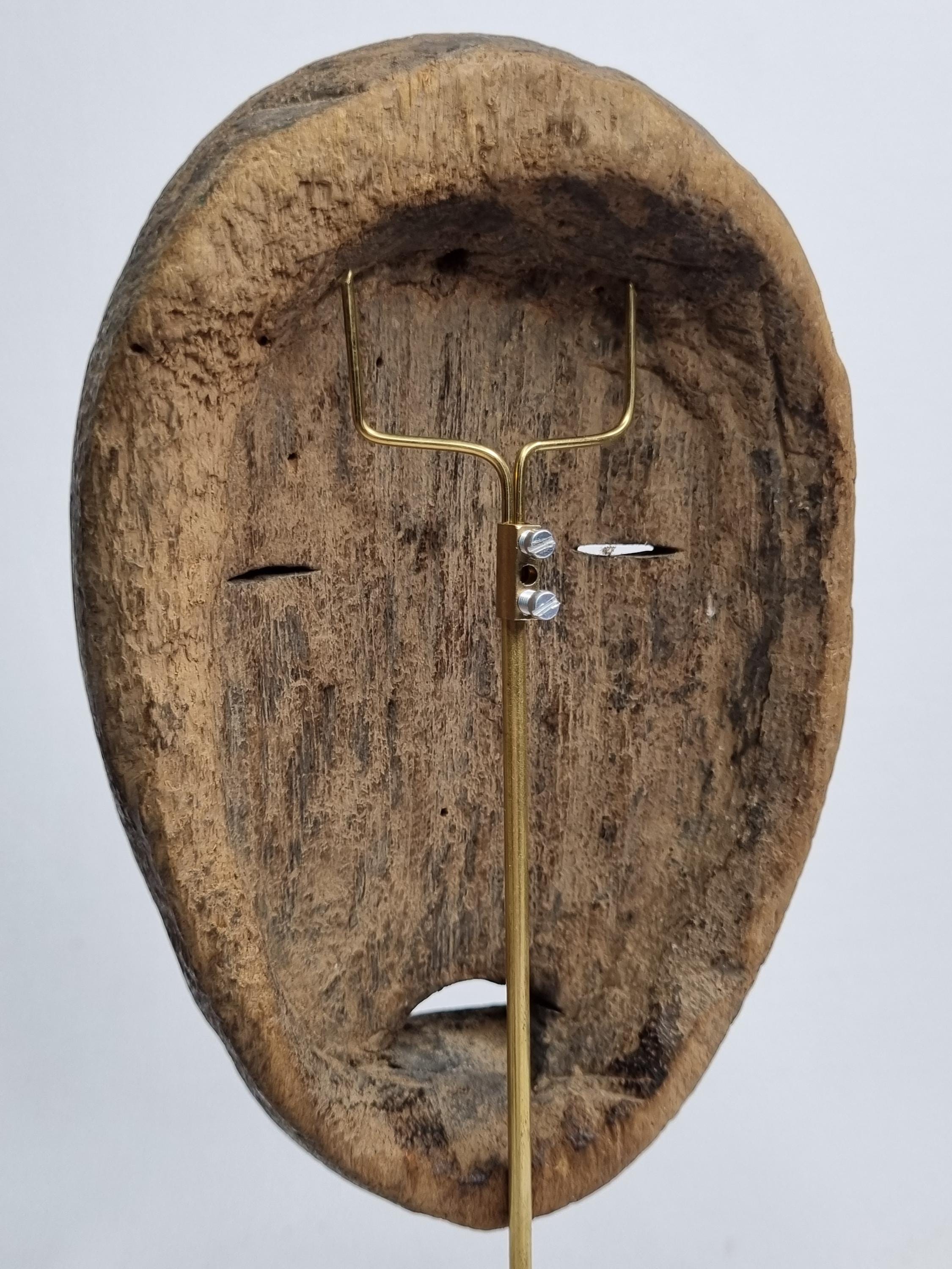 アンティークダンパスポートマスク、木彫り、15 cm、スタンド付き