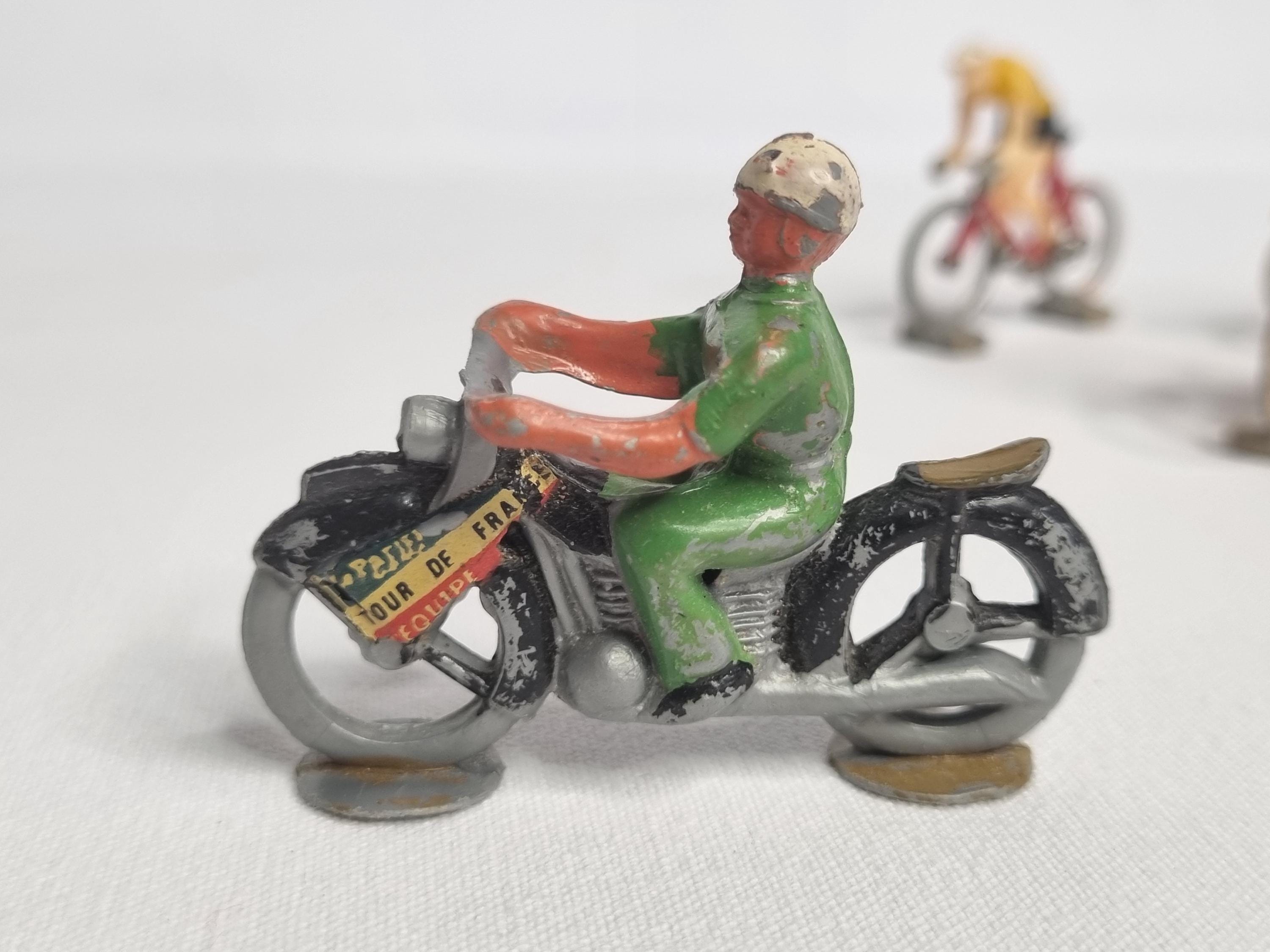 ヴィンテージプラスチック製サイクリストフィギュア8体セット + 先頭の