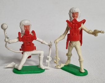 2 Vintage Cherilea Swoppet Astronaut Figures – 1960s, 6–8 cm
