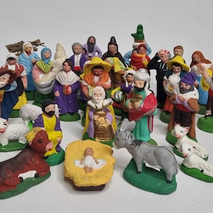 Set of 30 hand-painted Provençal terracotta santons, marked "YM", 7 to 8 cm