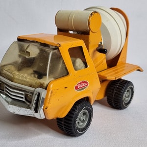 Vintage Tonka metal truck, original from the 1970s