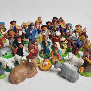 Set of 35 vintage hand-painted Provençal terracotta santons, one signed, 6 to 7 cm