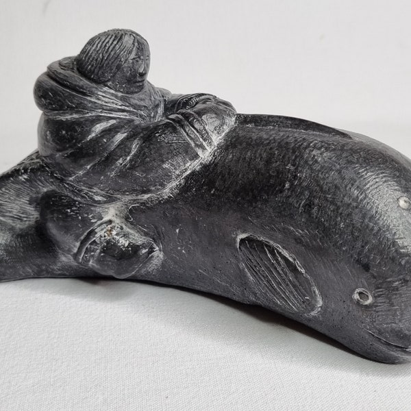 Sculpture "Wolf Canada", Inuit chevauchant une baleine, 19 cm