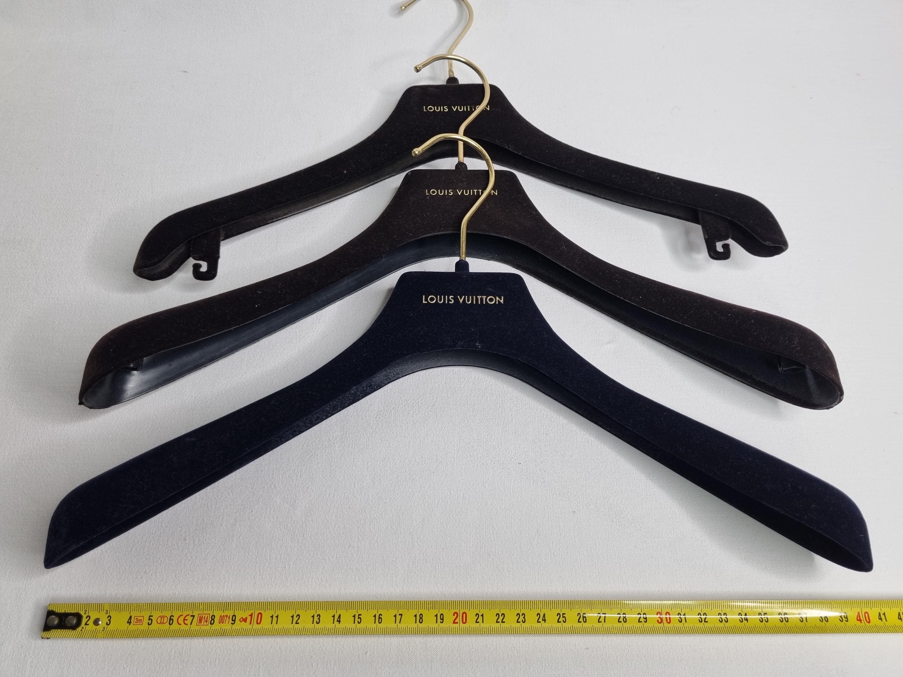 LOUIS VUITTON ベルベット衣類ハンガー 7個セット　25 LOUIS VUITTON ベルベット衣類ハンガー 7個セット 25